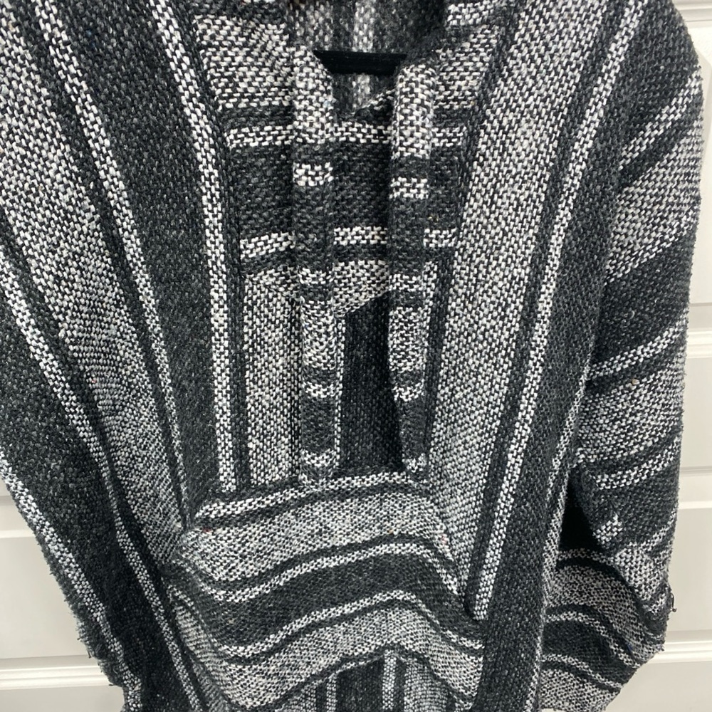 Earthbound Trading Co Poncho Baha Mexican Hoodie Pullover Molina Black Gray Med - Picture 3 of 5